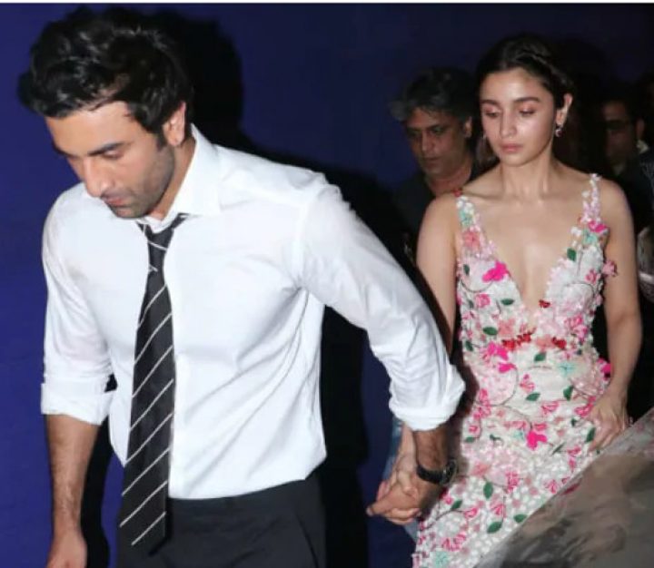 Alia Bhatt And Ranbir Kapoor Holding Hands At Award Night Is Ishq Wala Love