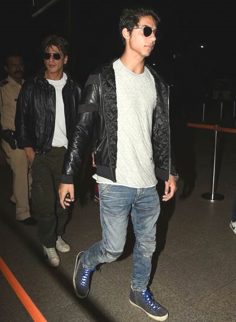 Shah Rukh Khan, son Aryan Khan are twinning, and we are stunned at their resemblance